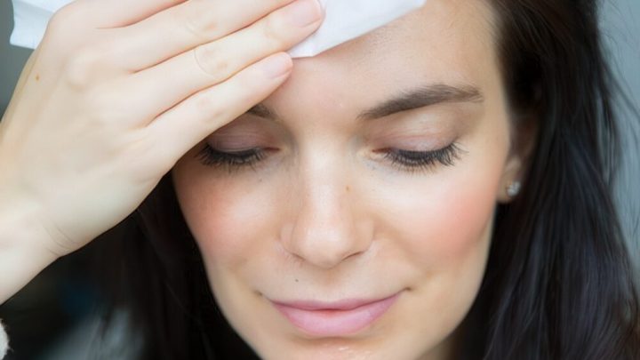 How to Blot Your Face Without Ruining Makeup