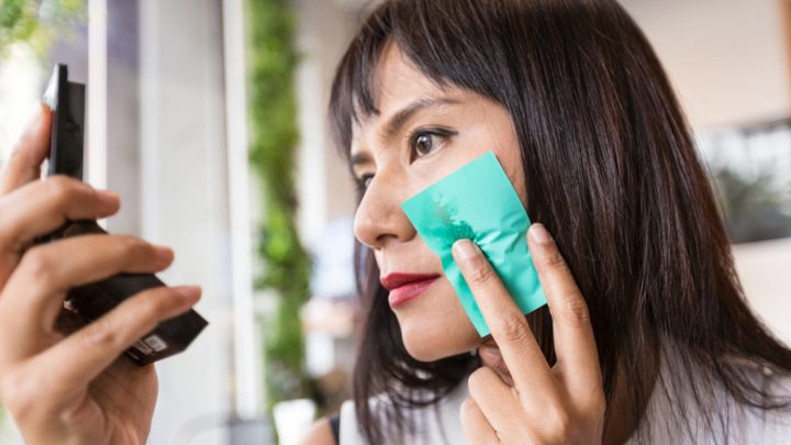 How to Refresh Your Foundation During the Day